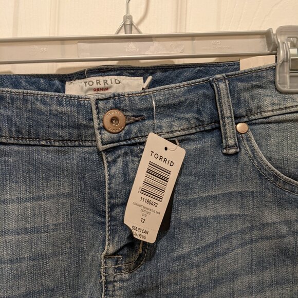 Torrid Floral Denim Shorts - Picture 2 of 3